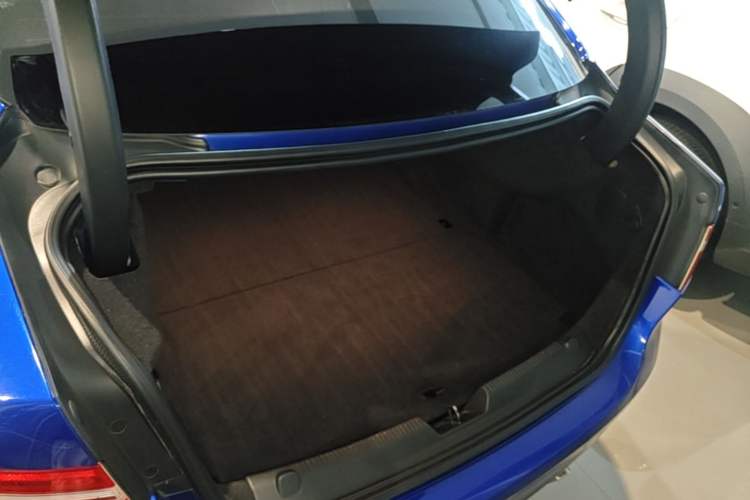 Used Jaguar XEL 2019 2.0T 200 PS Deluxe Edition Trunk