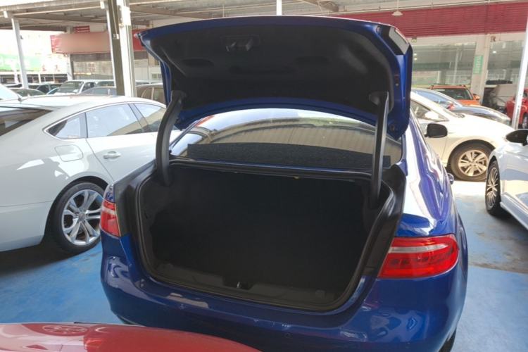 Used Jaguar XEL 2019 2.0T 200 PS Deluxe Edition Trunk