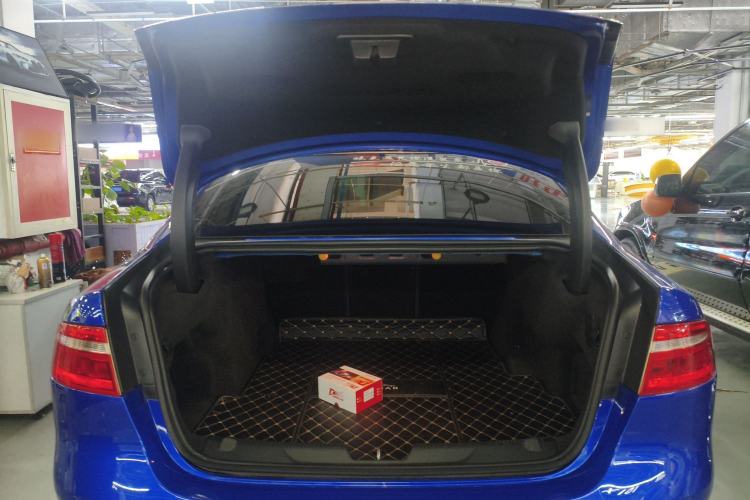Used Jaguar XEL 2019 2.0T 200 PS Deluxe Edition Trunk