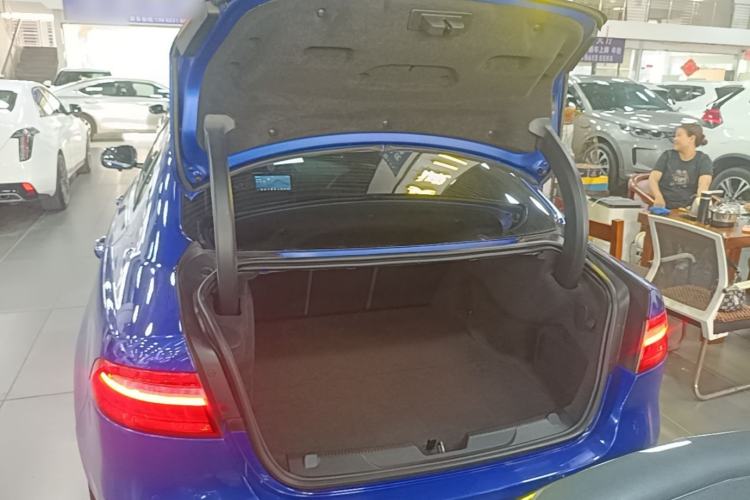 Used Jaguar XEL 2019 2.0T 200 PS Deluxe Edition Trunk