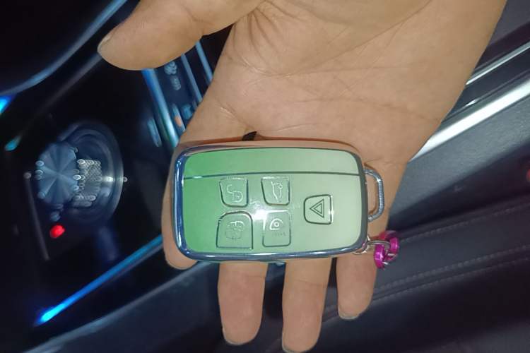 Used Jaguar XEL 2019 2.0T 200 PS Deluxe Edition Vehicle Key