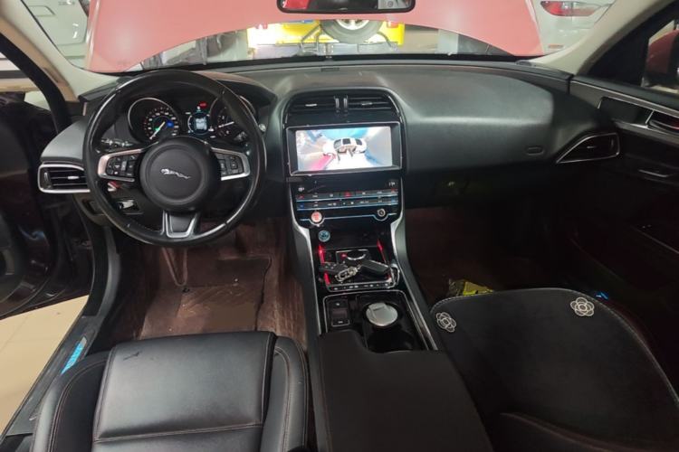 Used Jaguar XEL 2019 2.0T 200 PS Luxury Edition Center Console