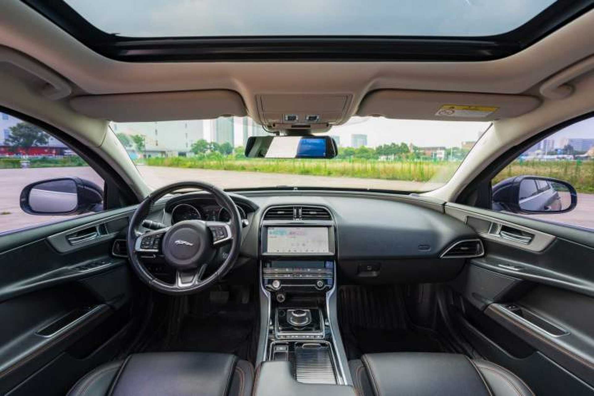 Used Jaguar XEL 2019 2.0T 200 PS Luxury Edition Center Console