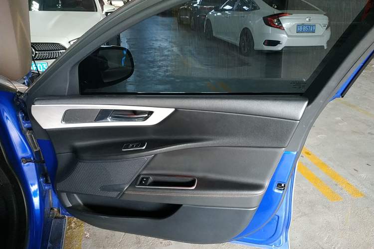 Used Jaguar XEL 2019 2.0T 200 PS Luxury Edition Right Front Door Interior