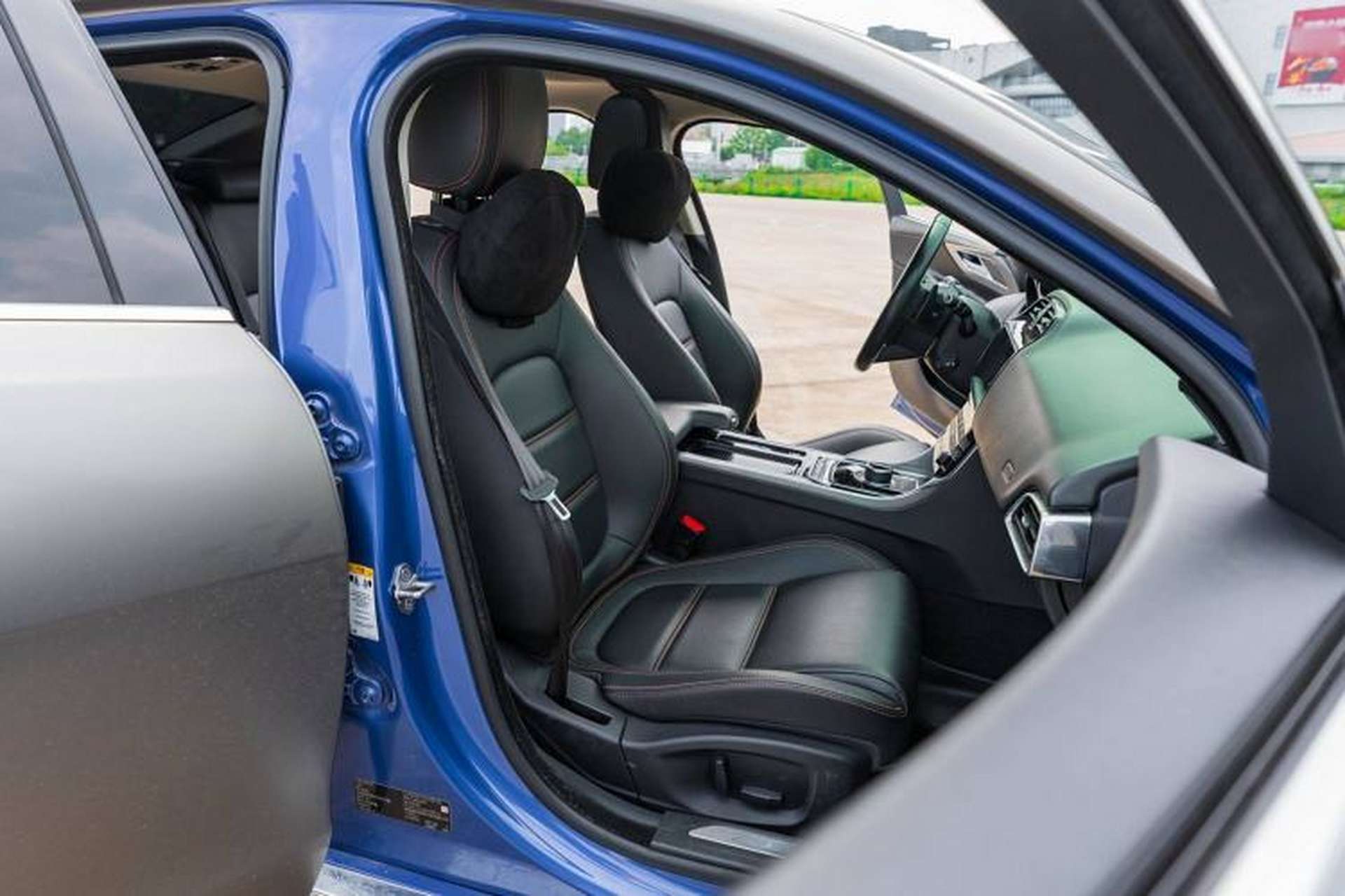 Used Jaguar XEL 2019 2.0T 200 PS Luxury Edition Right Front Seat