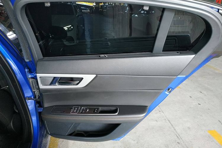 Used Jaguar XEL 2019 2.0T 200 PS Luxury Edition Right Rear Door Interior