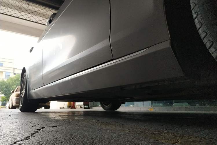 Used Jaguar XEL 2019 2.0T 200 PS Luxury Edition Right Side Sill