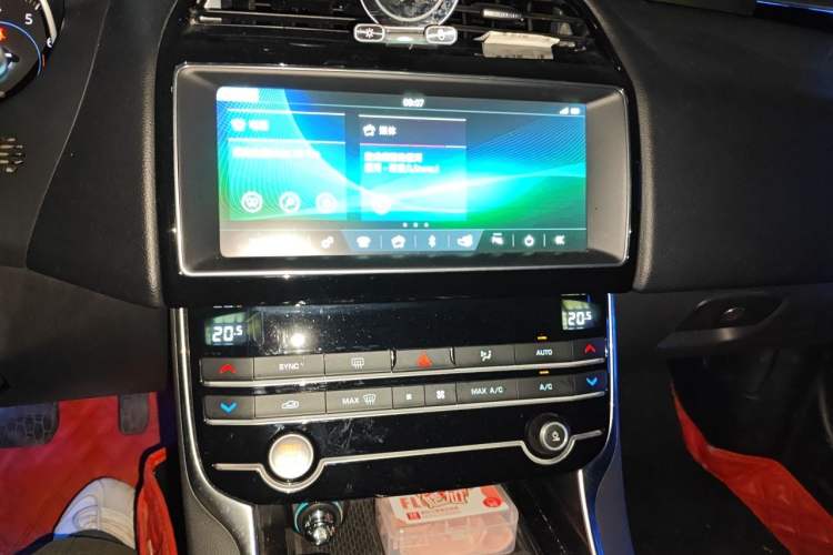 Used Jaguar XEL 2019 2.0T 200 PS Elite Edition Audio And AC Panel