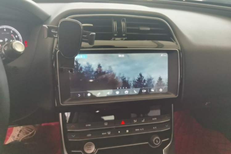 Used Jaguar XEL 2019 2.0T 200 PS Deluxe Edition Audio And AC Panel
