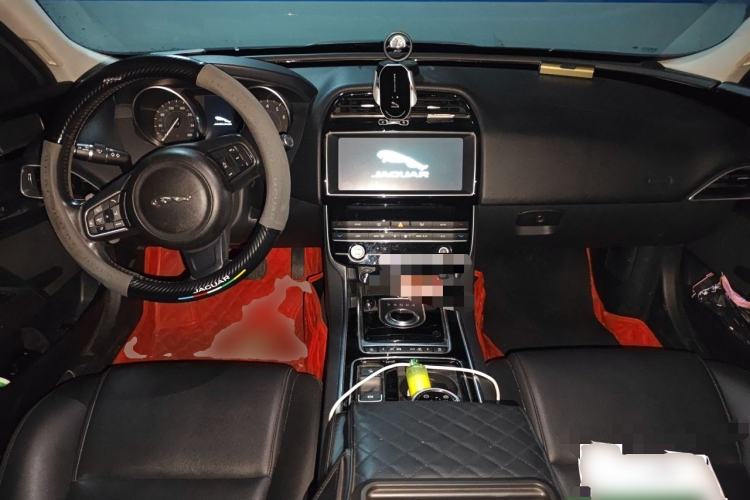 Used Jaguar XEL 2019 2.0T 200 PS Elite Edition Center Console