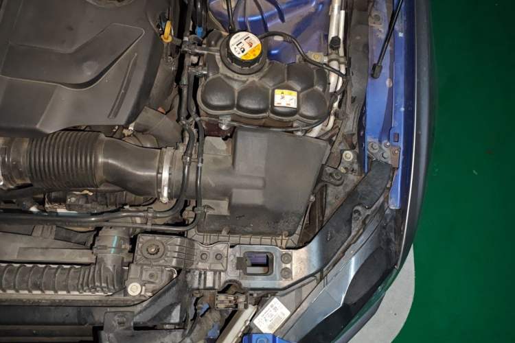 Used Jaguar XEL 2019 2.0T 200 PS Elite Edition Engine Bay Left