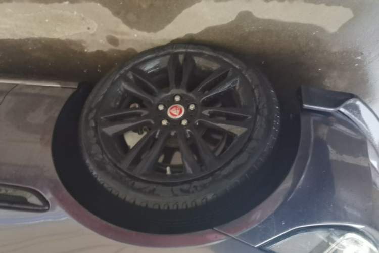Used Jaguar XEL 2019 2.0T 200 PS Deluxe Edition Exterior 4