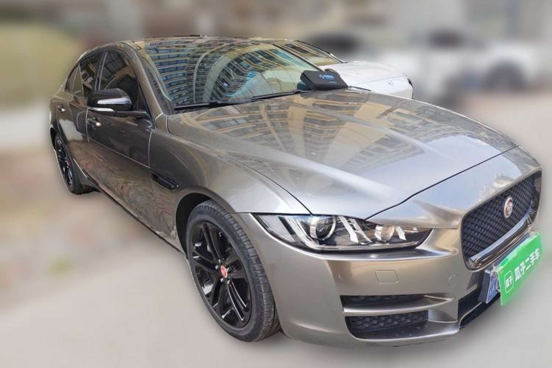 Used Jaguar XEL 2019 2.0T 200 PS Deluxe Edition Front Right 45 Deg