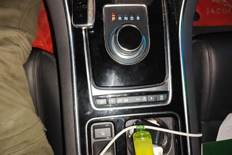 Used Jaguar XEL 2019 2.0T 200 PS Elite Edition Gear Lever