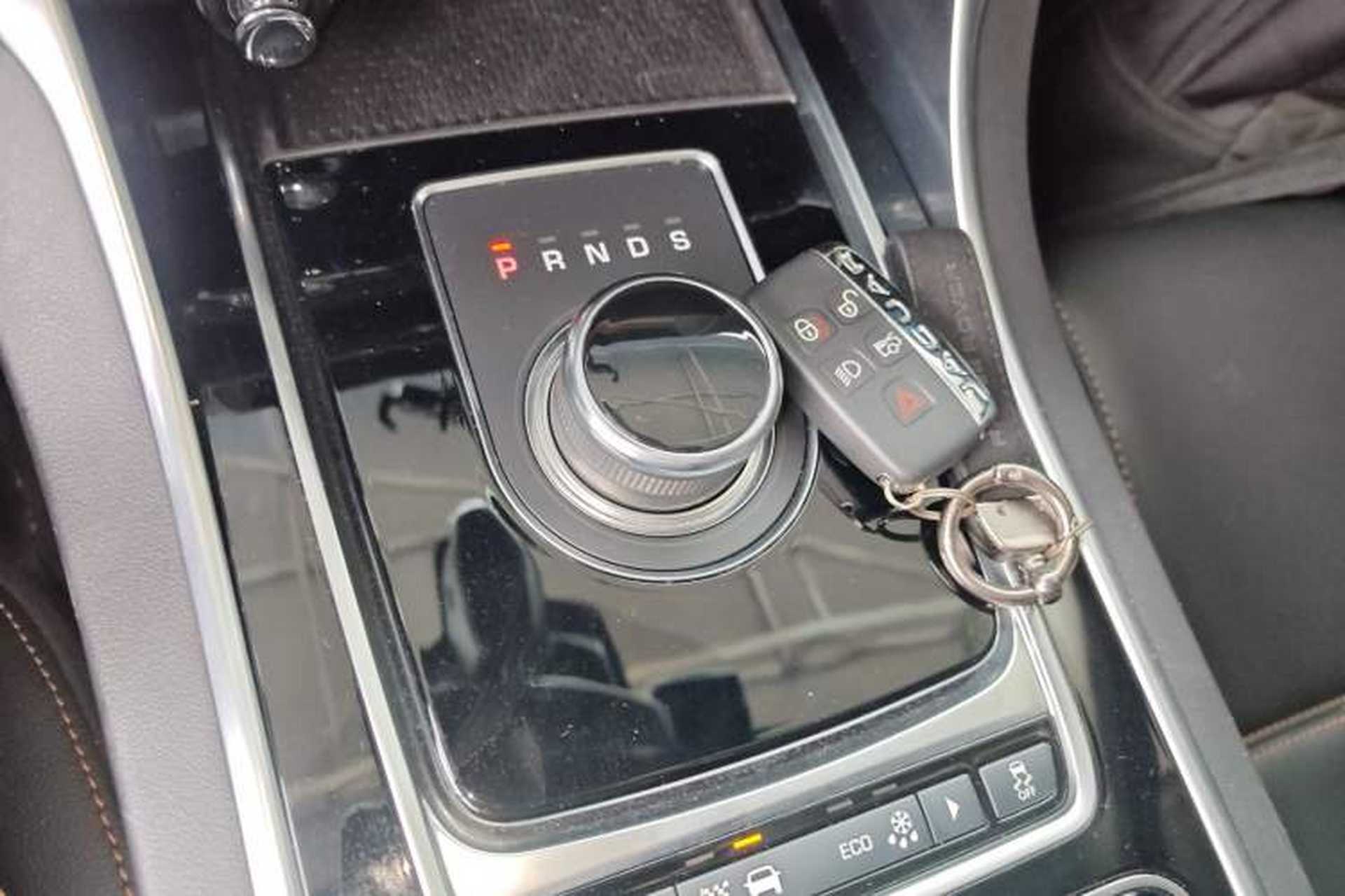 Used Jaguar XEL 2019 2.0T 200 PS Deluxe Edition Gear Lever