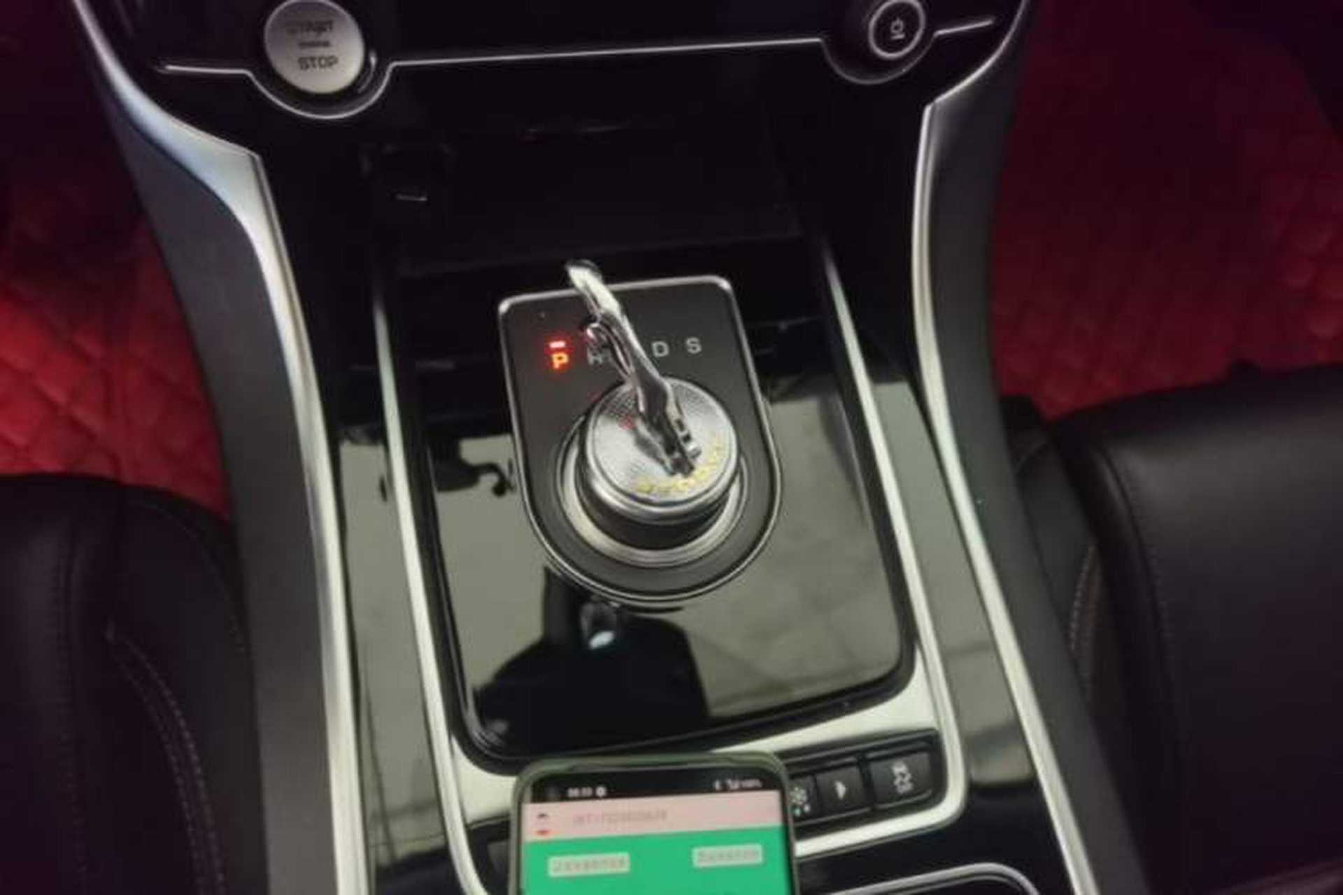 Used Jaguar XEL 2019 2.0T 200 PS Deluxe Edition Gear Lever