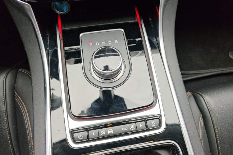 Used Jaguar XEL 2019 2.0T 200 PS Luxury Edition Gear Lever