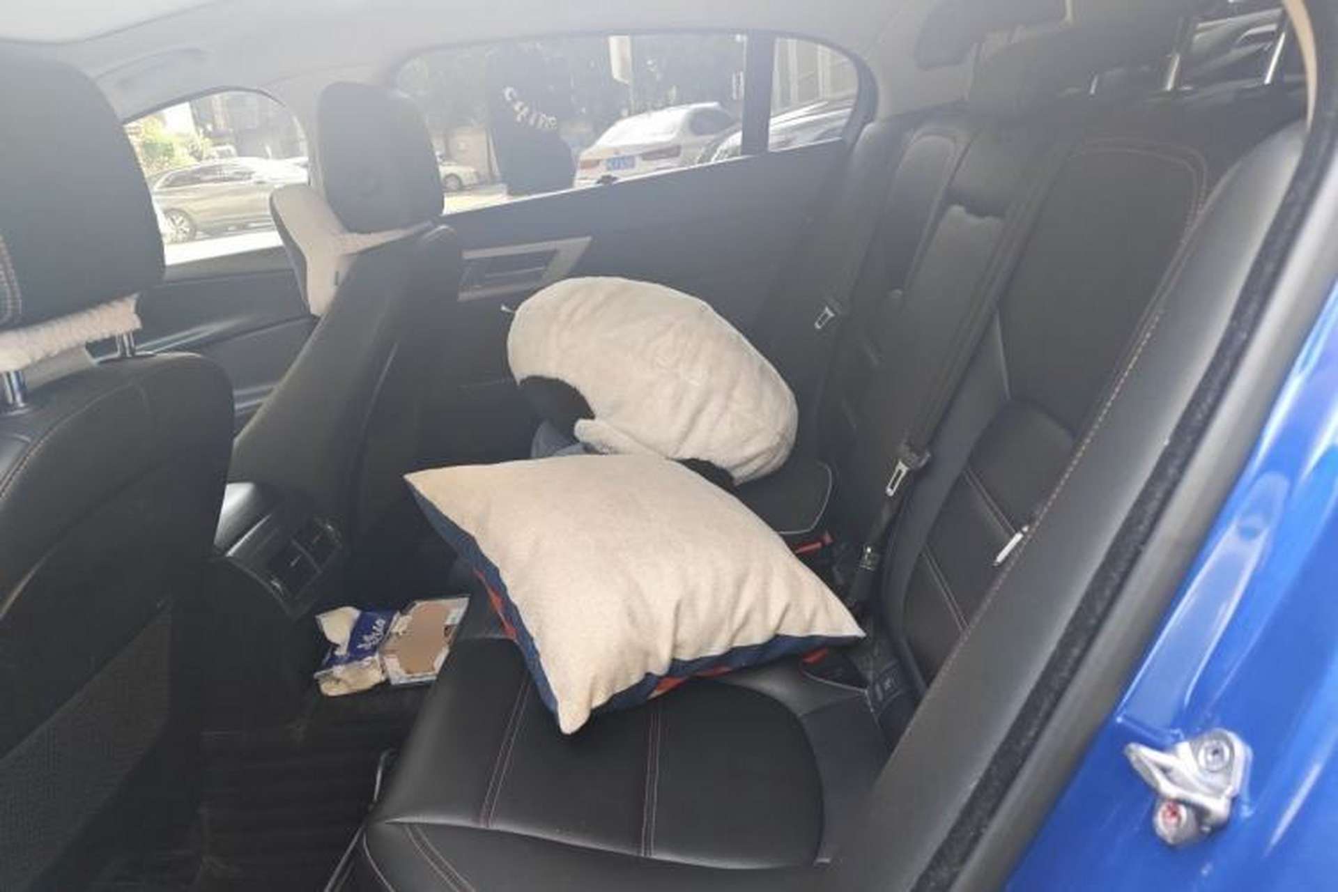Used Jaguar XEL 2019 2.0T 200 PS Deluxe Edition Left Rear Seat