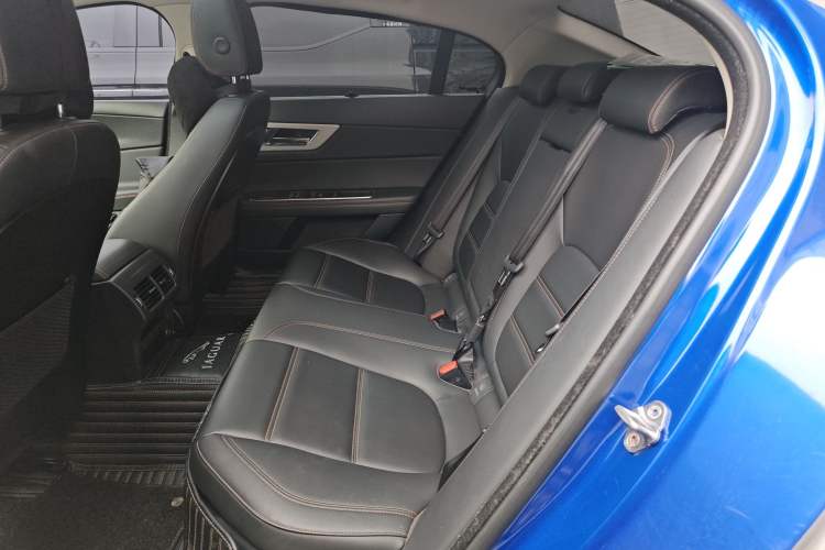 Used Jaguar XEL 2019 2.0T 200 PS Luxury Edition Left Rear Seat