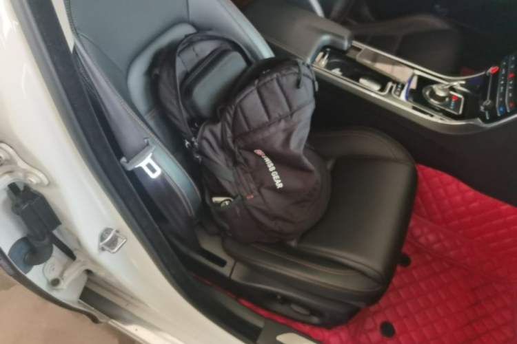 Used Jaguar XEL 2019 2.0T 200 PS Deluxe Edition Right Front Seat