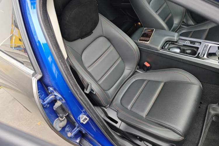Used Jaguar XEL 2019 2.0T 200 PS Luxury Edition Right Front Seat