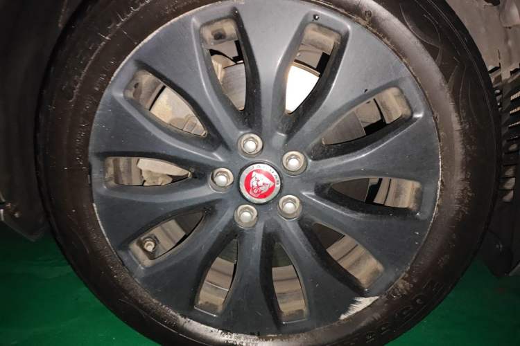 Used Jaguar XEL 2019 2.0T 200 PS Elite Edition Right Front Wheel Hub