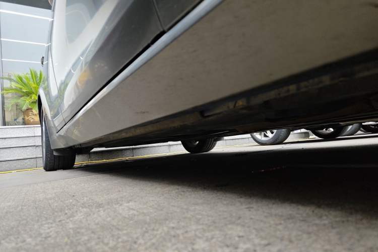 Used Jaguar XEL 2019 2.0T 200 PS Luxury Edition Right Side Sill