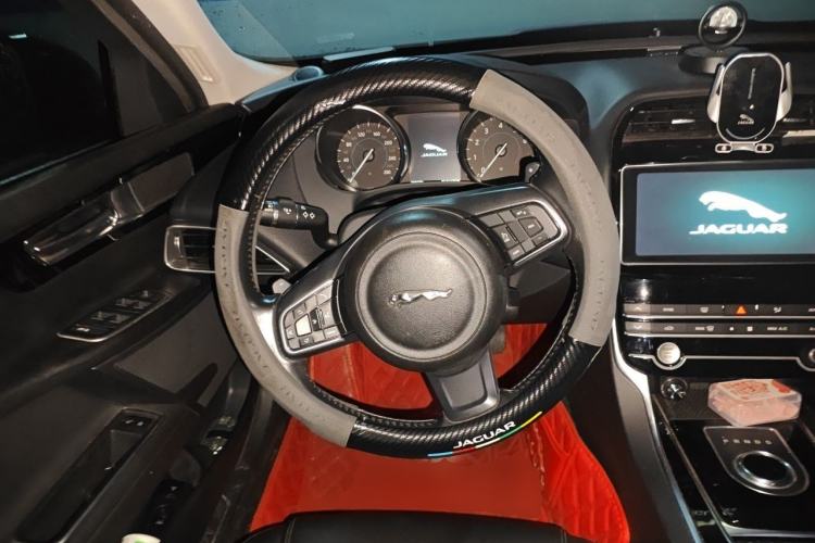 Used Jaguar XEL 2019 2.0T 200 PS Elite Edition Steering Wheel