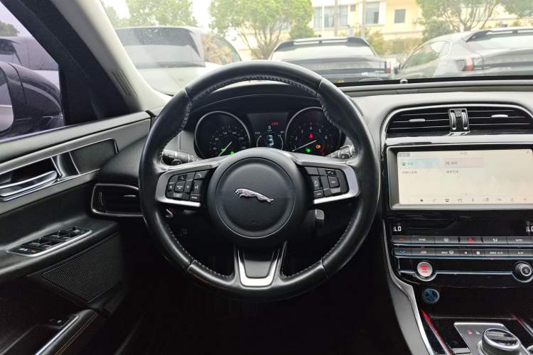 Used Jaguar XEL 2019 2.0T 200 PS Luxury Edition Steering Wheel