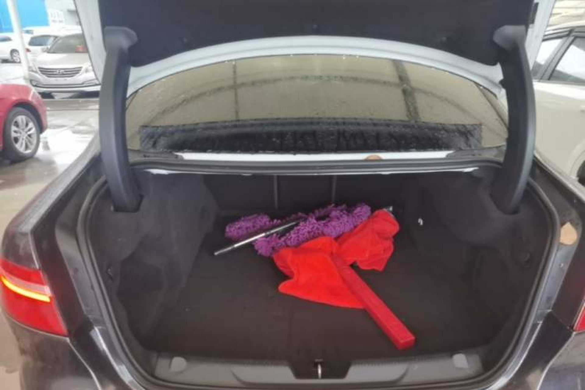 Used Jaguar XEL 2019 2.0T 200 PS Deluxe Edition Trunk
