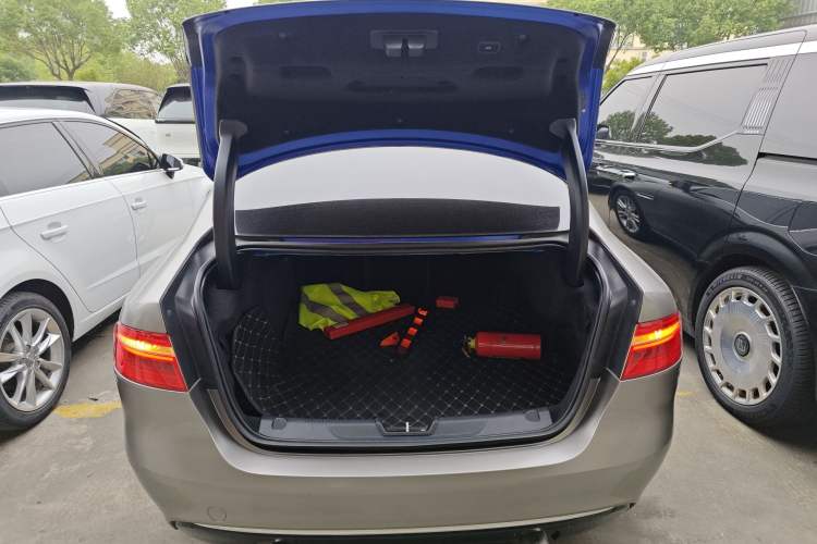 Used Jaguar XEL 2019 2.0T 200 PS Luxury Edition Trunk