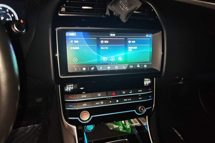 Used Jaguar XEL 2019 2.0T 200 PS Deluxe Edition Audio And AC Panel
