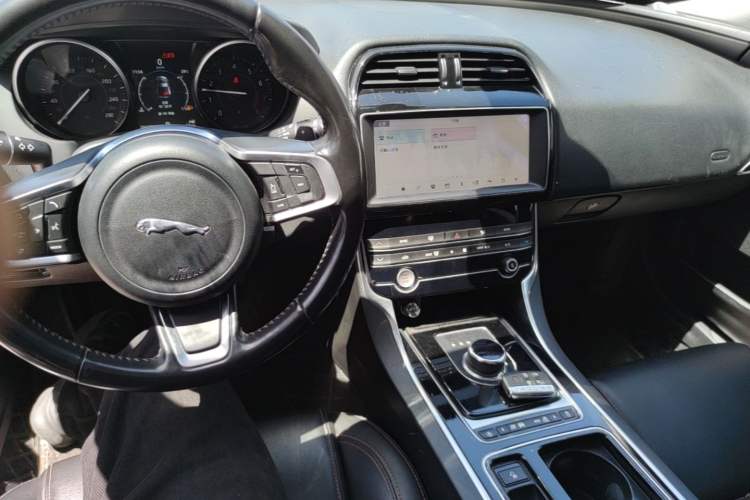 Used Jaguar XEL 2019 2.0T 200 PS Luxury Edition Audio And AC Panel