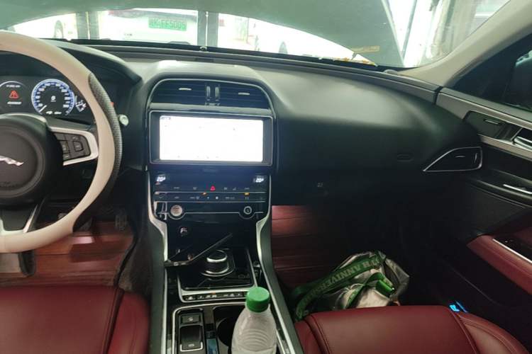 Used Jaguar XEL 2019 2.0T 200 PS Deluxe Edition Audio And AC Panel