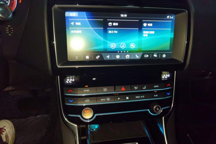 Used Jaguar XEL 2019 2.0T 200 PS Deluxe Edition Audio And AC Panel