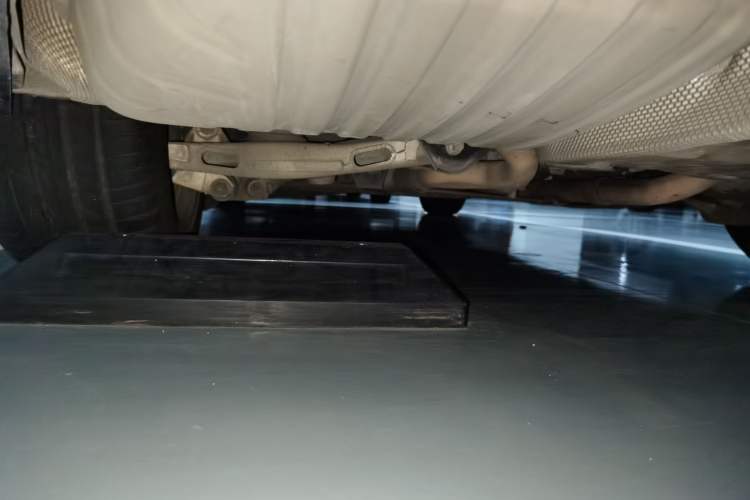 Used Jaguar XEL 2019 2.0T 200 PS Deluxe Edition Chassis Rear Left