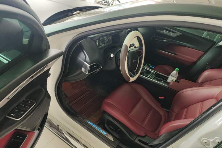 Used Jaguar XEL 2019 2.0T 200 PS Deluxe Edition Driver Seat