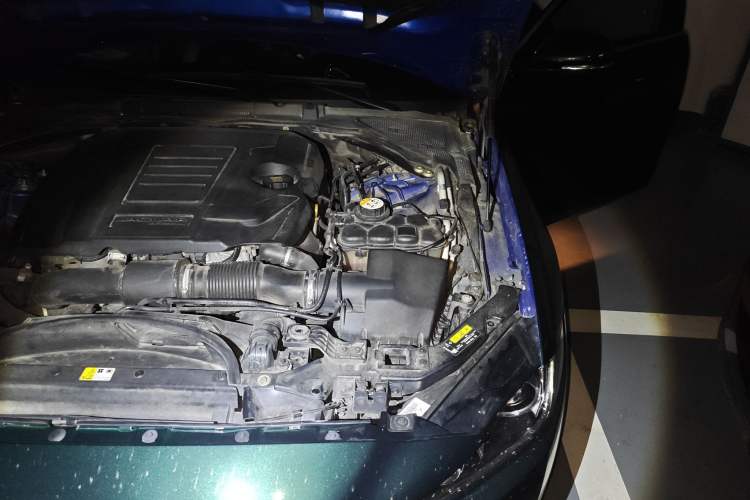 Used Jaguar XEL 2019 2.0T 200 PS Deluxe Edition Engine Bay Left
