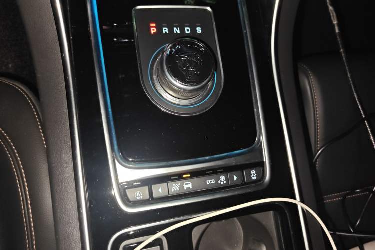 Used Jaguar XEL 2019 2.0T 200 PS Deluxe Edition Gear Lever