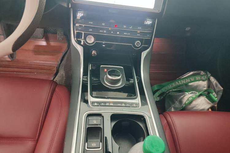 Used Jaguar XEL 2019 2.0T 200 PS Deluxe Edition Gear Lever