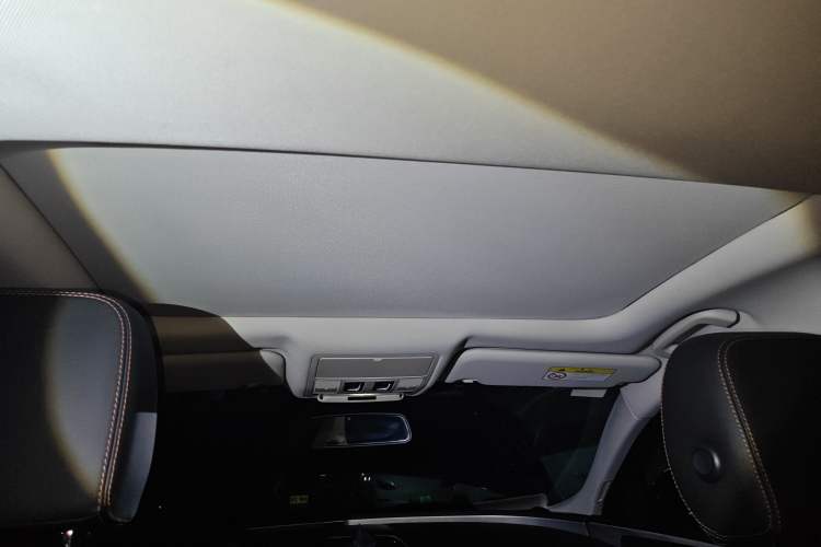 Used Jaguar XEL 2019 2.0T 200 PS Deluxe Edition Headliner