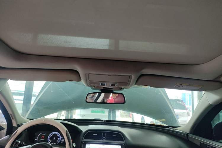 Used Jaguar XEL 2019 2.0T 200 PS Deluxe Edition Headliner