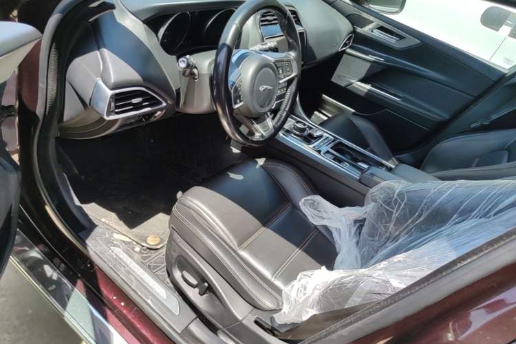 Used Jaguar XEL 2019 2.0T 200 PS Luxury Edition Left Front Seat