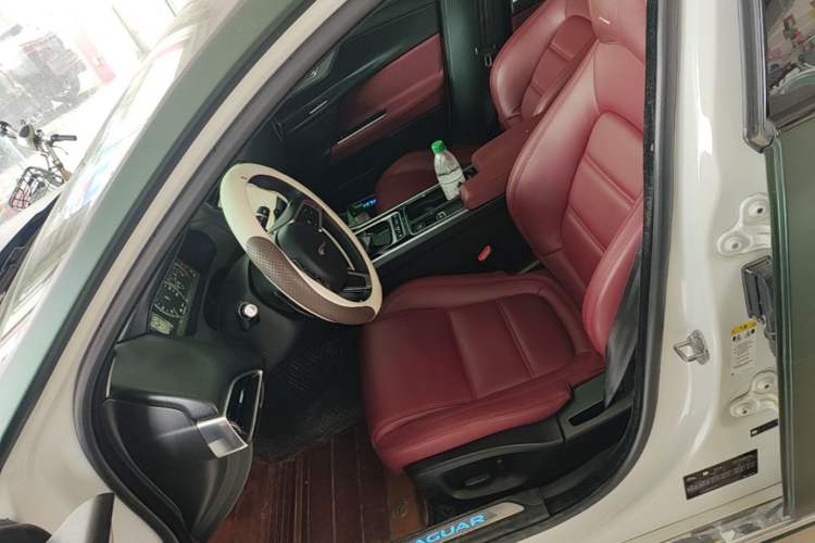 Used Jaguar XEL 2019 2.0T 200 PS Deluxe Edition Left Front Seat