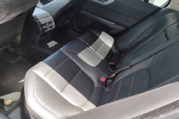 Used Jaguar XEL 2019 2.0T 200 PS Luxury Edition Left Rear Seat