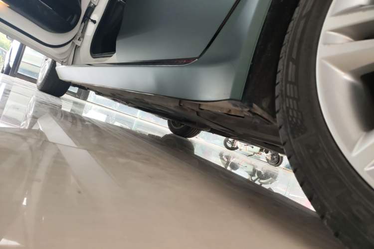 Used Jaguar XEL 2019 2.0T 200 PS Deluxe Edition Left Side Sill
