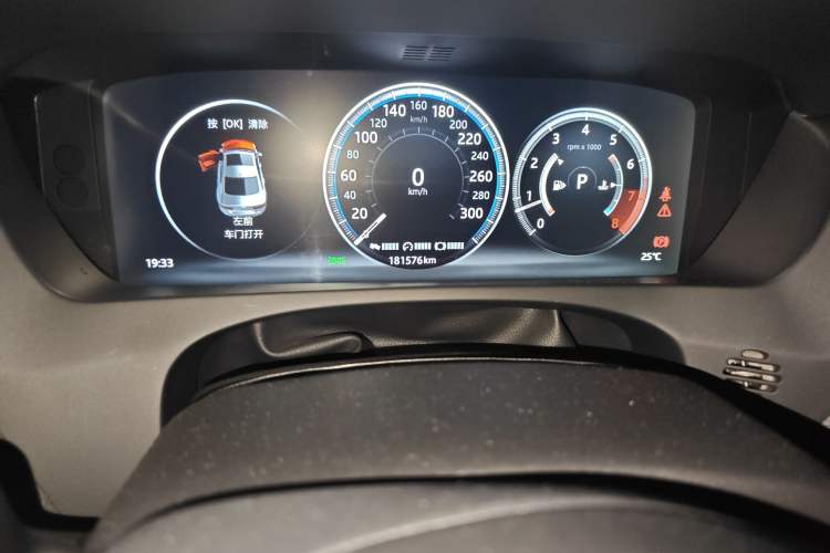 Used Jaguar XEL 2019 2.0T 200 PS Deluxe Edition Odometer Close Up
