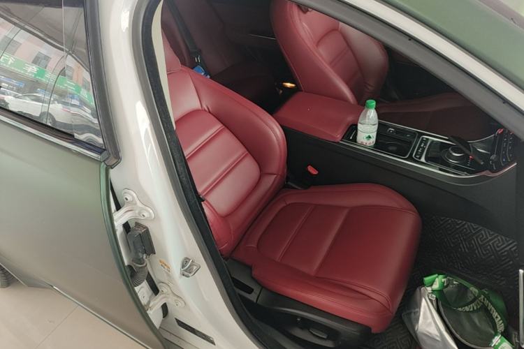 Used Jaguar XEL 2019 2.0T 200 PS Deluxe Edition Right Front Seat