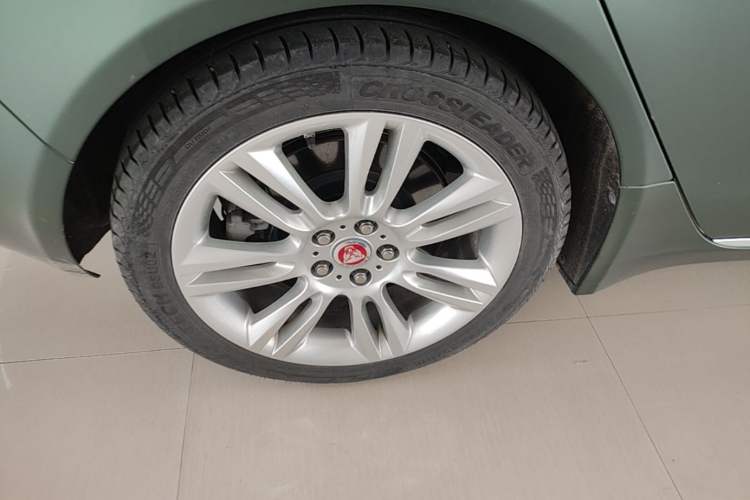 Used Jaguar XEL 2019 2.0T 200 PS Deluxe Edition Right Rear Wheel Hub