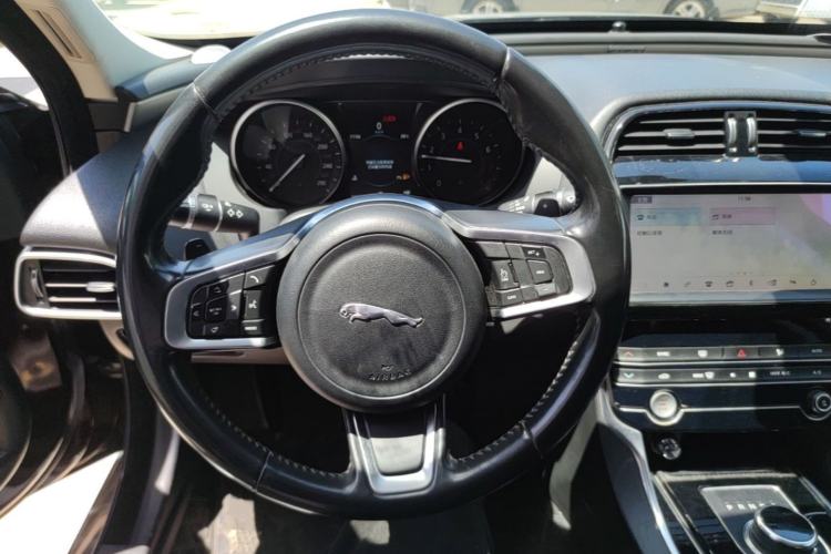 Used Jaguar XEL 2019 2.0T 200 PS Luxury Edition Steering Wheel